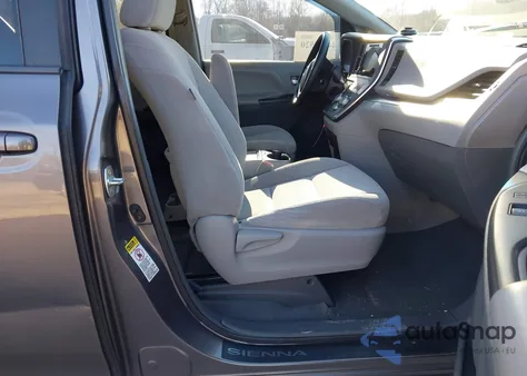 2015 Toyota Sienna Le z USA, uszkodzony, nr VIN 5TDKK3DC6FS578358